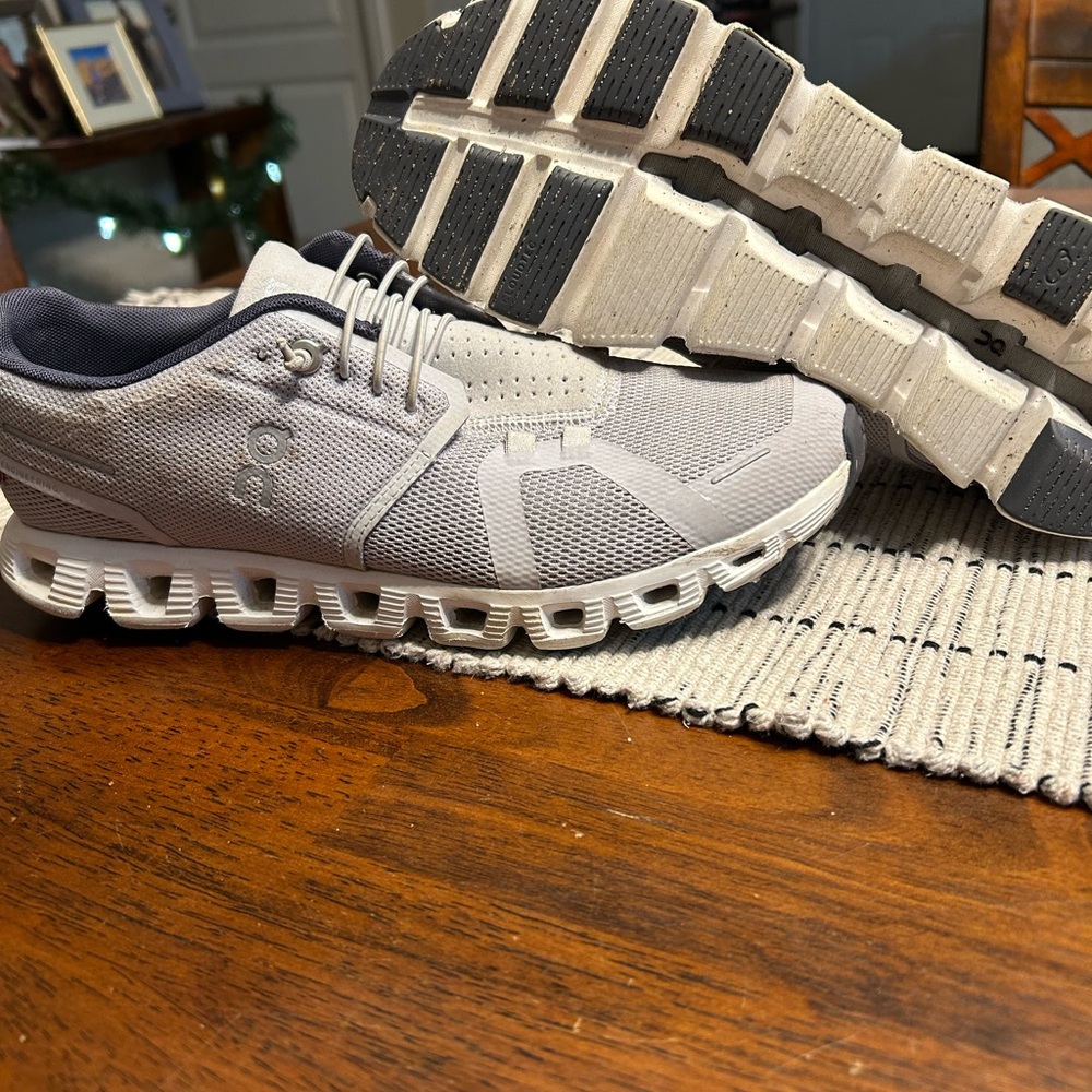 Men’s Sz 8 On Cloud Sneakers